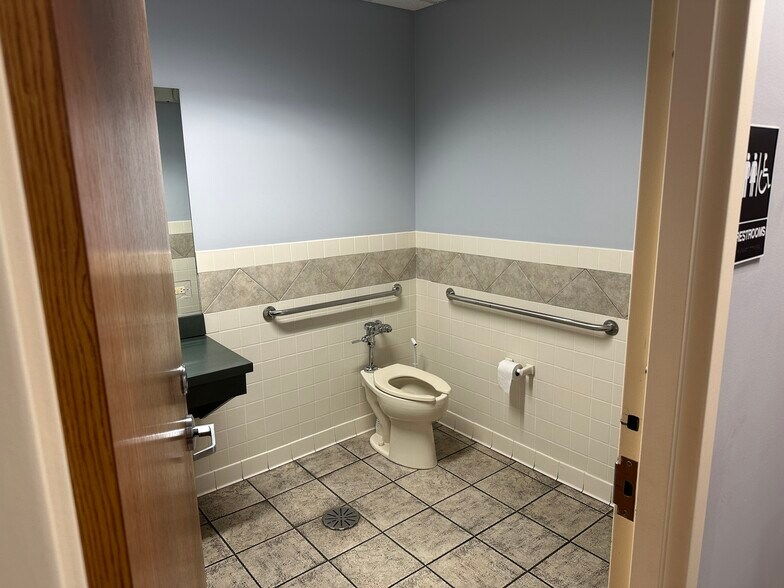 More Photos Of 5950 Lincoln Ave, Lisle Medical For Lease