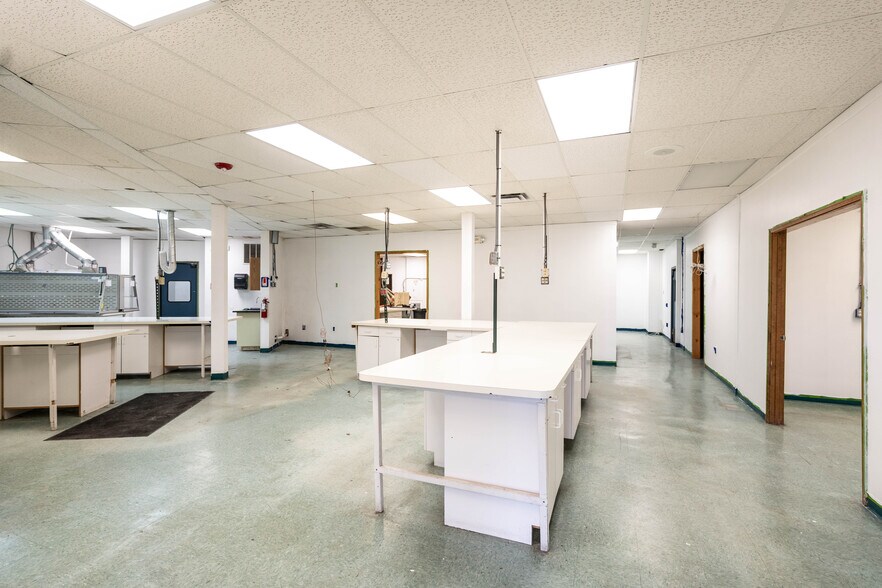 More Photos Of 11813 W 77th St, Lenexa Office For Sale