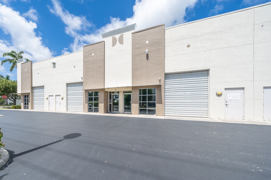 More Photos Of 13901 SW 119th Ave, Miami Warehouse For Lease