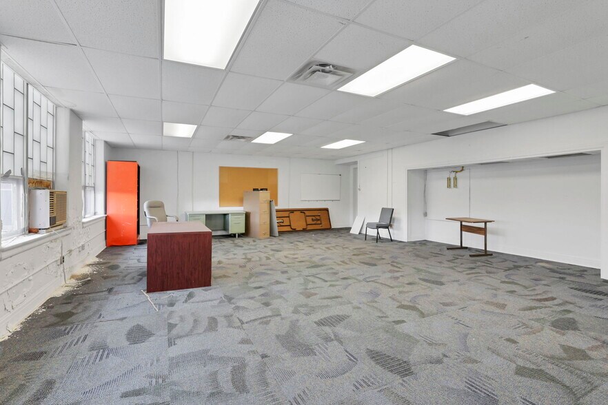 More Photos Of 300 E Auburn Ave, Springfield Office For Sale