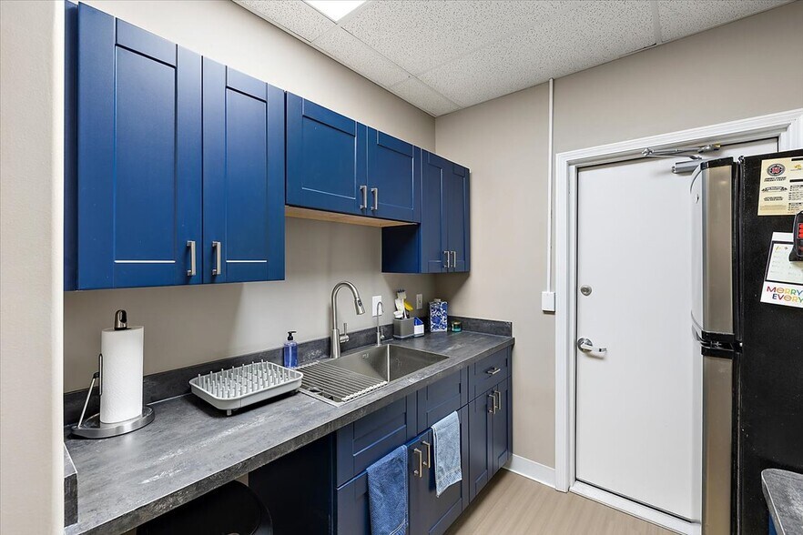 More Photos Of 37244 S Groesbeck Hwy, Clinton Township Office For Sale