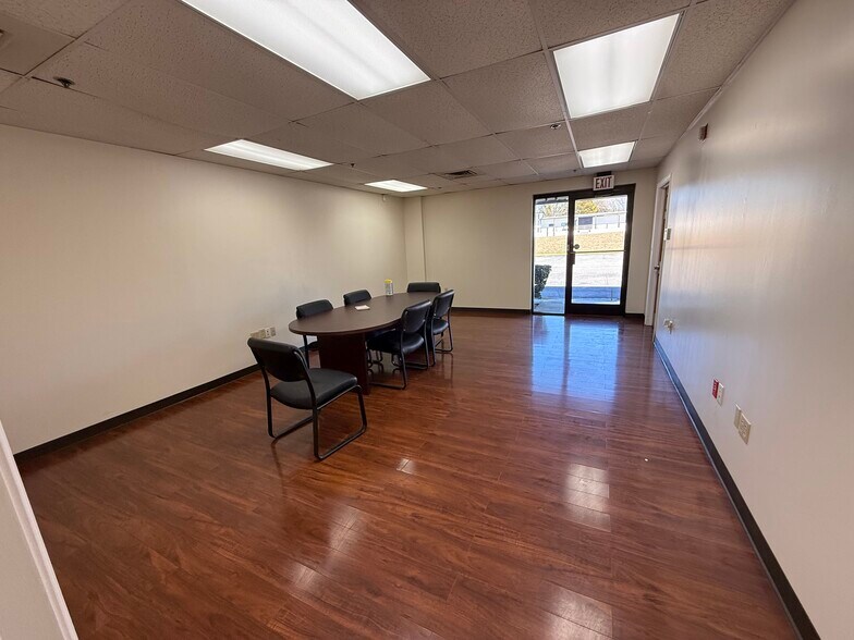 More Photos Of 214 Industrial Park Rd, Livingston Manufacturing For Lease