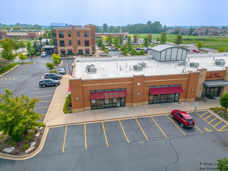 More Photos Of 2302-2320 Esplanade Dr, Algonquin Storefront For Lease