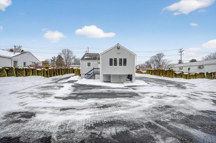 More Photos Of 75 Ramapo Rd, Garnerville Office For Lease