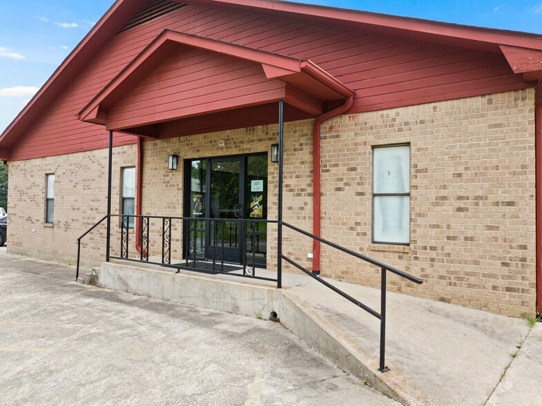 More Photos Of 107 E 11th St, Mount Pleasant Office For Sale