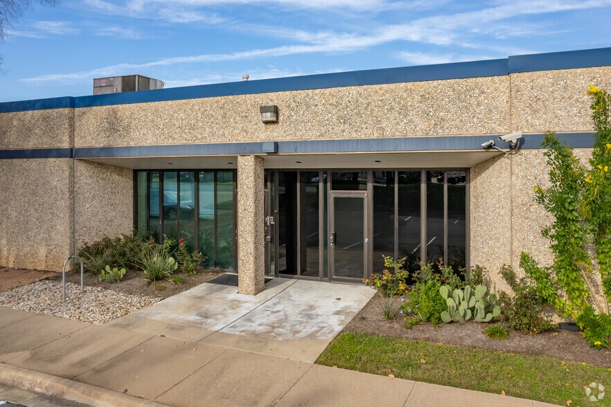More Photos Of 2020-2028 St. Elmo Rd E, Austin Unknown For Lease