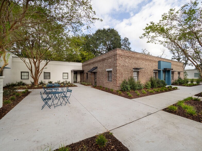 More Photos Of 133 E 1st North St, Summerville Unknown For Lease