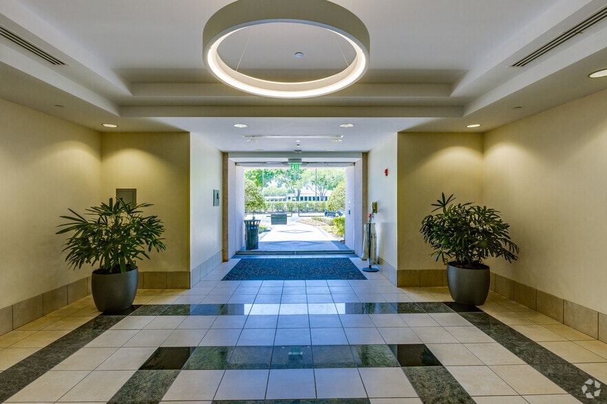 More Photos Of 4301 Anchor Plaza Pkwy, Tampa Office For Lease