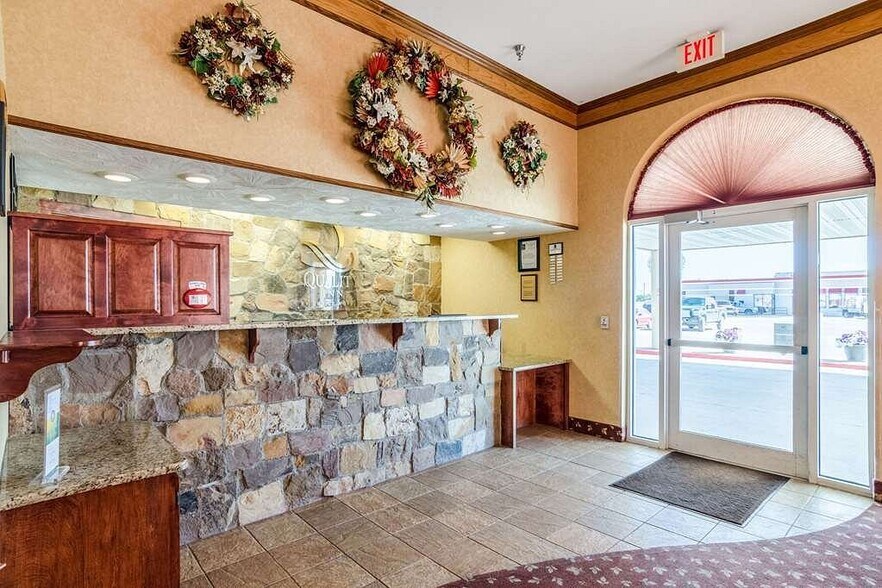 More Photos Of 1420 W 3rd St, Alliance Hotel For Sale