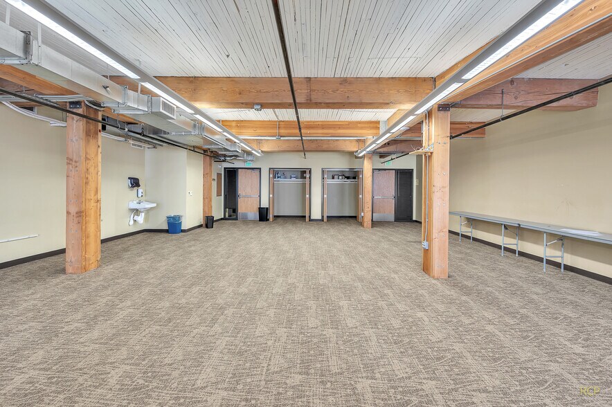 More Photos Of 75 NW Couch St, Portland Medical For Lease