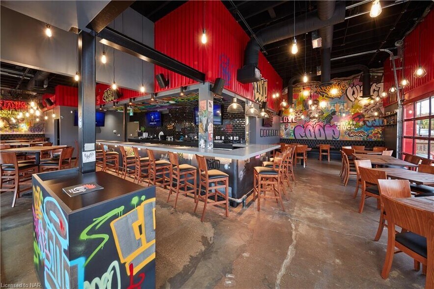 More Photos Of 7184 Drummond Rd, Niagara Falls Restaurant For Sale