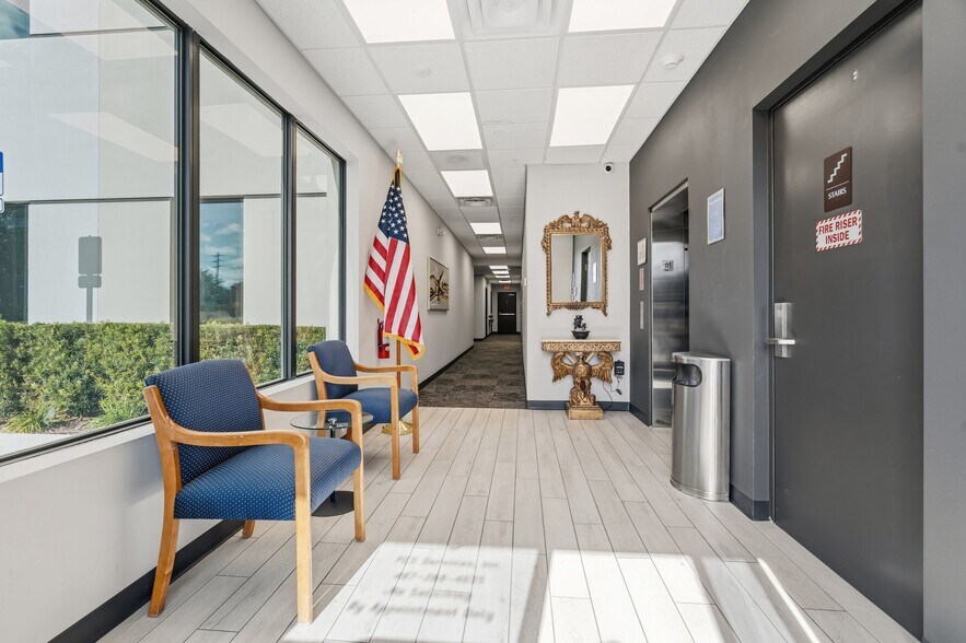 More Photos Of 131 S Country Club Rd, Lake Mary Office For Sale