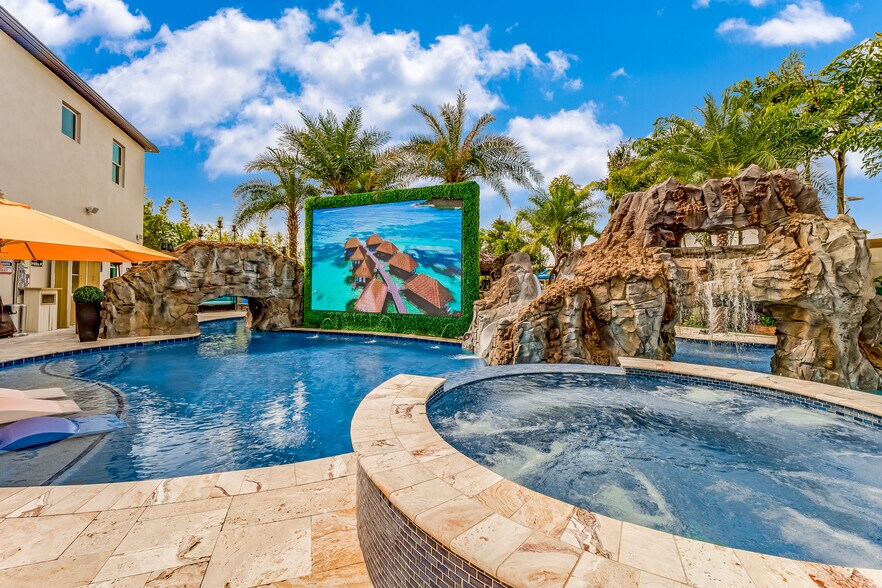More Photos Of 1021 Fantasy Dr, Davenport Specialty For Sale
