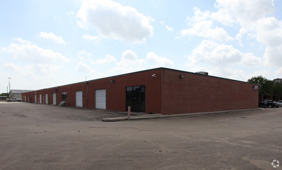 More Photos Of 11210 Steeplecrest, Houston Office For Lease