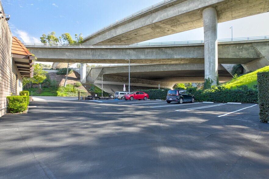 More Photos Of 2900 W Broadway, Los Angeles Office For Sale