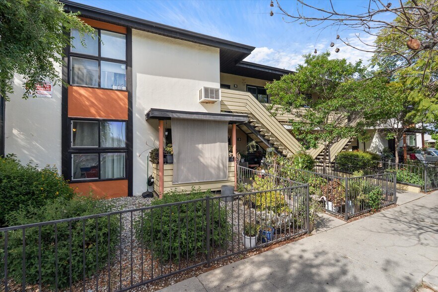 More Photos Of 7601 Whitsett Ave, North Hollywood Apartments For Sale