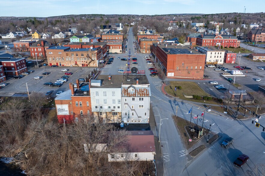 More Photos Of 4 Market Sq, Houlton Office For Sale
