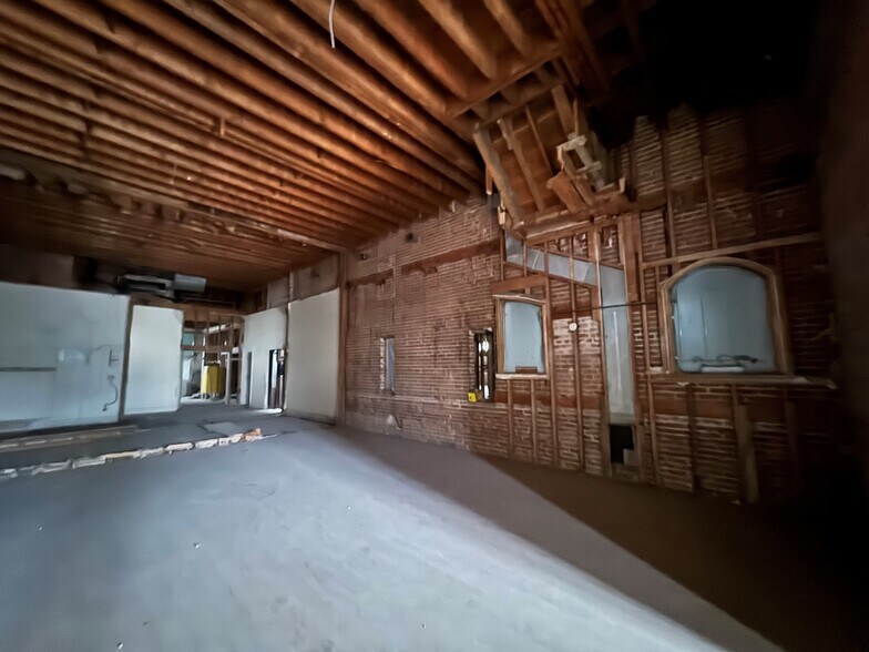 More Photos Of 1306 N Monroe St, Spokane Specialty For Sale