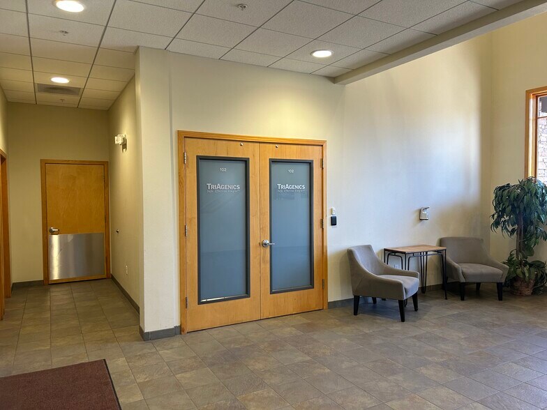 More Photos Of 525 SW Umatilla St, Redmond Office For Sale