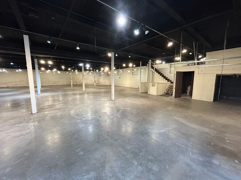 More Photos Of 208 N Elm St, High Point Showroom For Sale