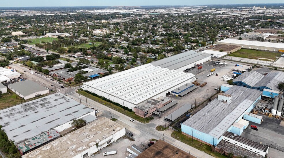 More Photos Of 1211 Kress St, Houston Manufacturing For Lease