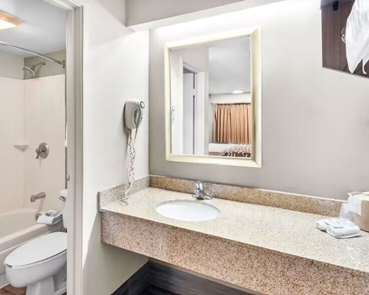More Photos Of 9520 Valparaiso Ct, Indianapolis Hotel For Sale