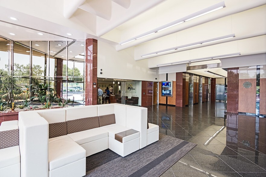 More Photos Of 2800 N 44th St, Phoenix Office For Sale