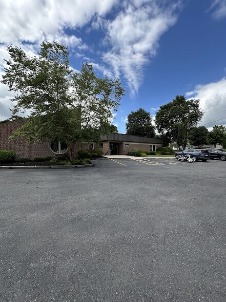 More Photos Of 293 W North St, Geneva Loft Creative Space For Lease