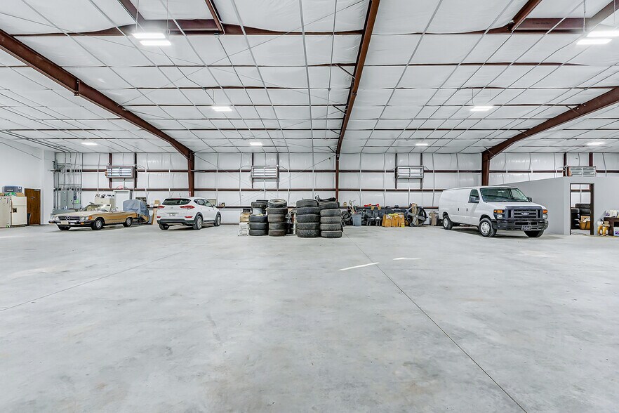 More Photos Of 1631 Highway 6 S, Houston Warehouse For Lease
