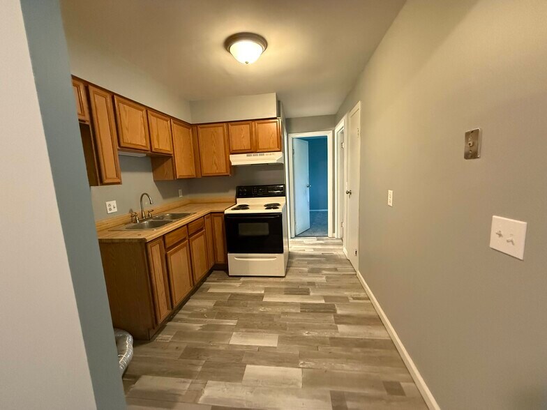 More Photos Of 8712-8804 Dayton Oxford Rd, Franklin Apartments For Sale