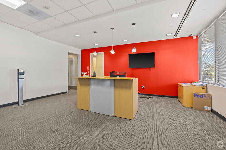 More Photos Of 555 S Independence Blvd, Virginia Beach Office For Lease