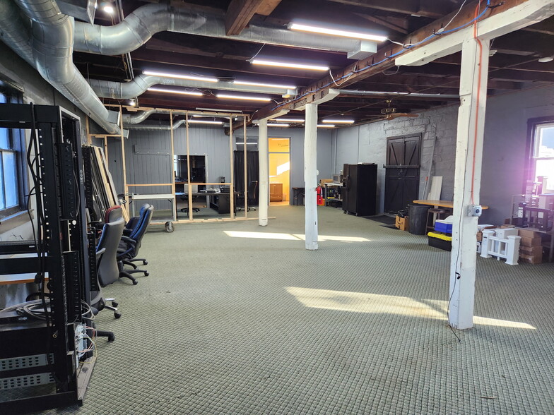 More Photos Of 25 Liftbridge Ln E, Fairport Storefront Retail Residential For Lease