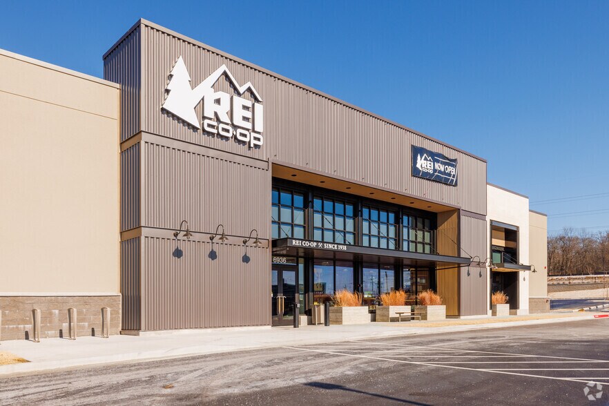 More Photos Of 6936 Elwood ave, Tulsa Freestanding For Sale