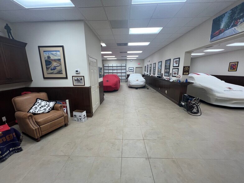 More Photos Of 212 N U.S. Hwy 1, Tequesta Warehouse For Sale