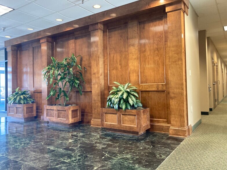 More Photos Of 6660 Riverside Dr, Metairie Unknown For Lease