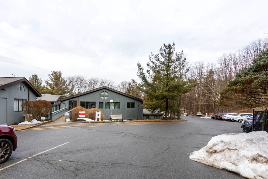 More Photos Of 1985 Crompond Rd, Cortlandt Manor Unknown For Lease