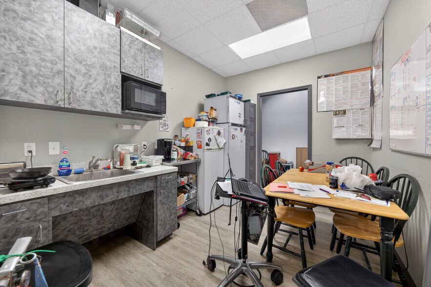 More Photos Of 4903 Golden Quail, San Antonio Storefront Retail Office For Sale