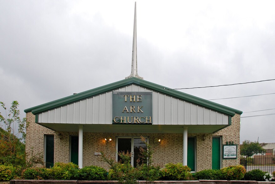 More Photos Of 832 Stella Ave, Dallas Religious Facility For Sale