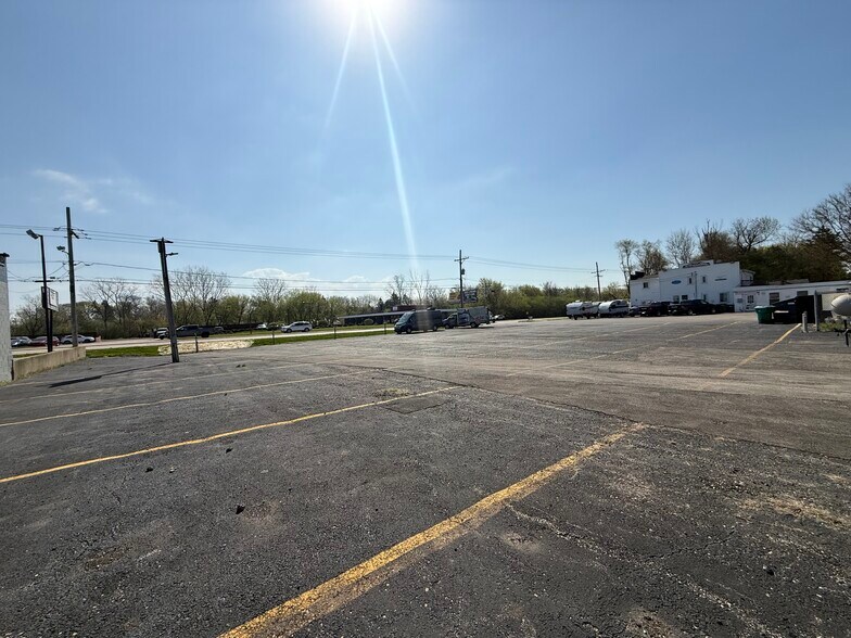More Photos Of 25514 N Il Route 83, Long Grove Auto Dealership For Lease