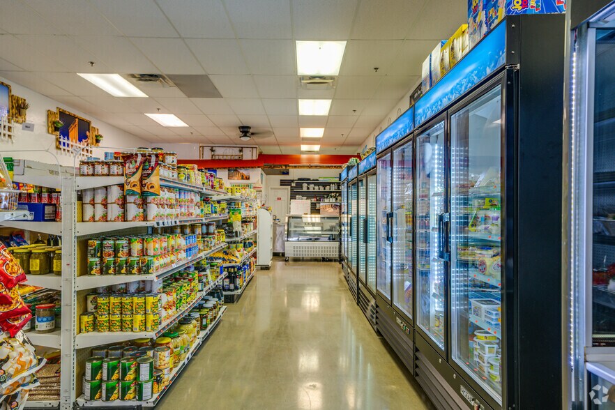 More Photos Of 21043 N Cave Creek Rd, Phoenix Storefront For Sale