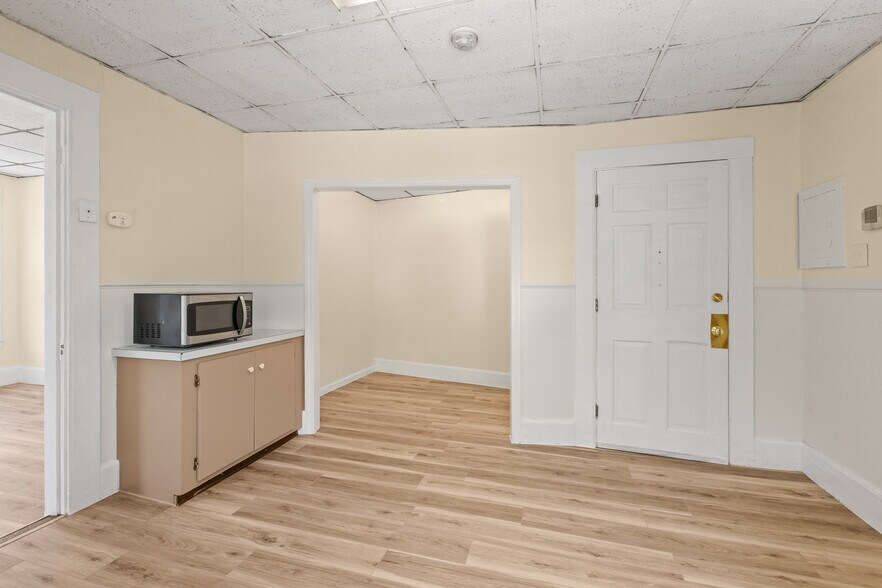 More Photos Of 4 Davis St, Shirley Apartments For Sale