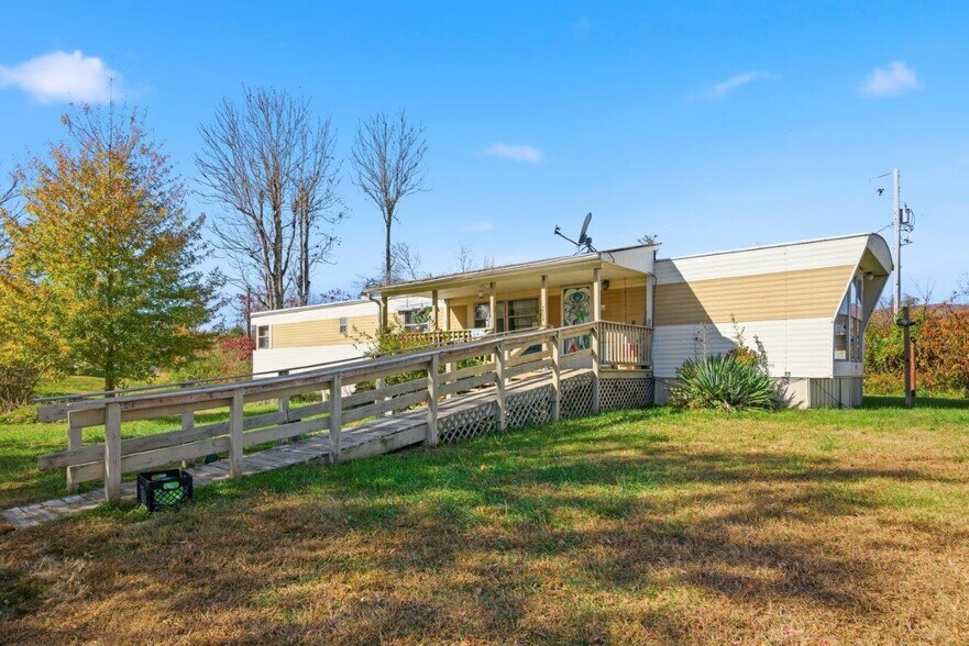More Photos Of 204 Douglas Ln, Pearisburg Hospitality For Sale