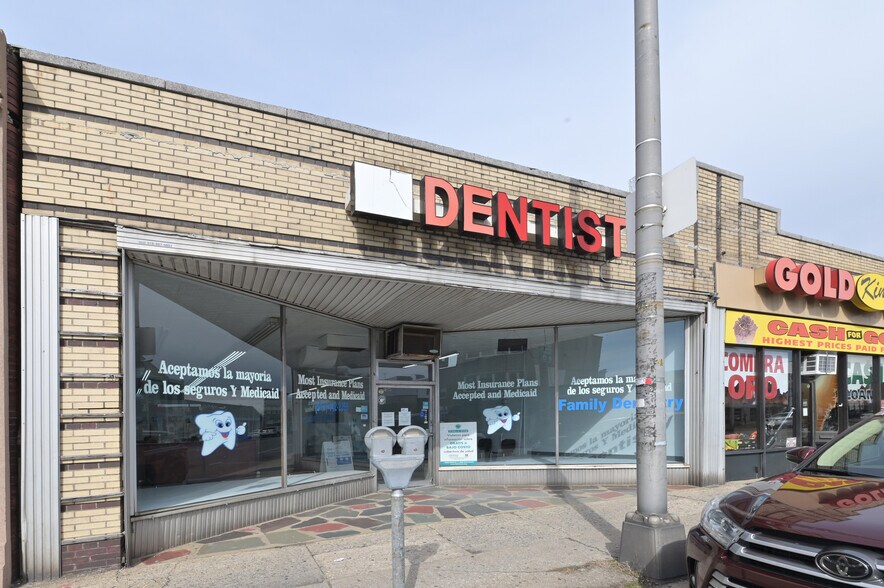 More Photos Of 24-26 W Merrick Rd, Freeport Storefront For Sale