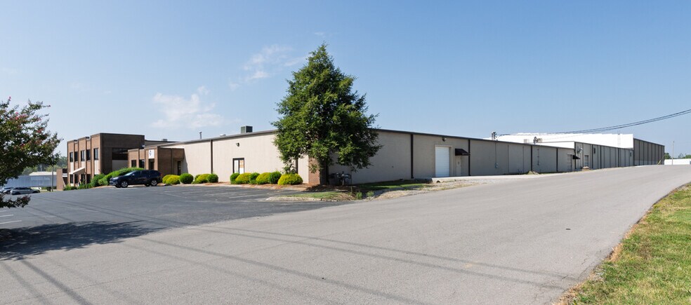 More Photos Of 216 Hartmann Dr, Lebanon Distribution For Lease