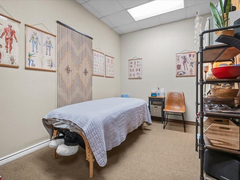 More Photos Of 1000 N Church St, Palestine Medical For Sale