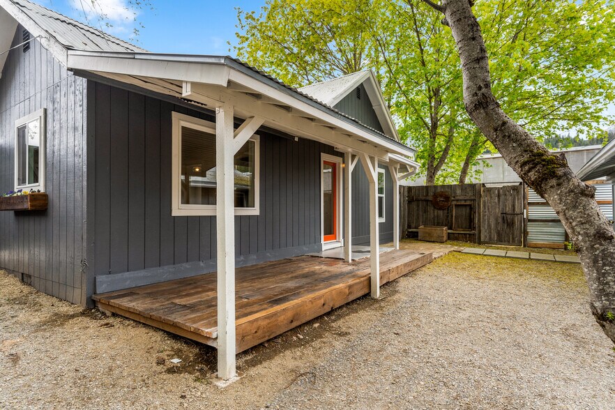 More Photos Of 218 5th Ave, Metaline Falls Storefront Retail Residential For Sale