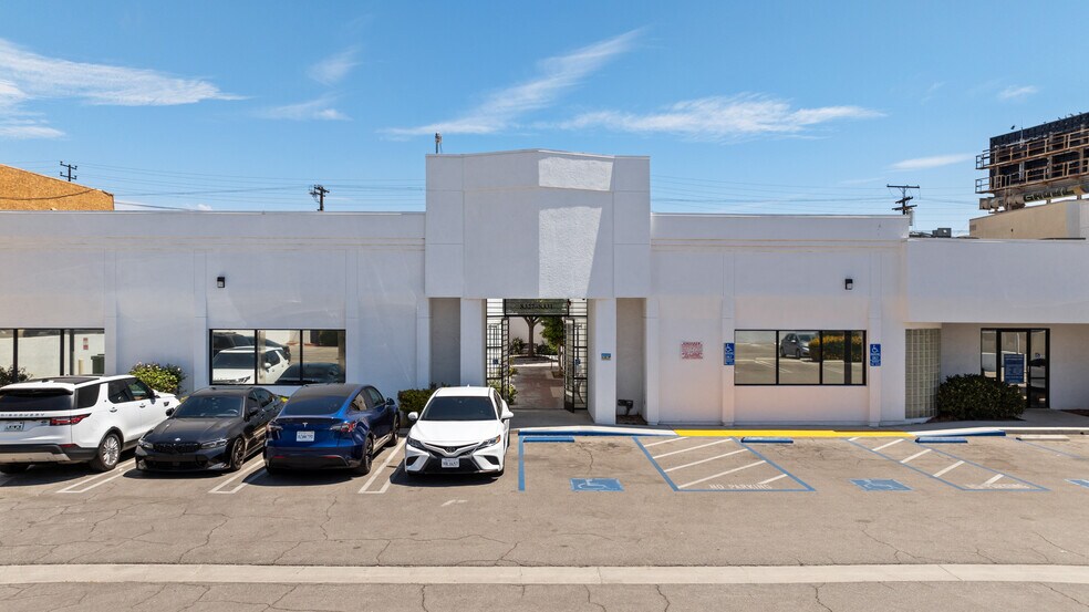 More Photos Of 8327-8333 Reseda Blvd, Northridge Medical For Sale