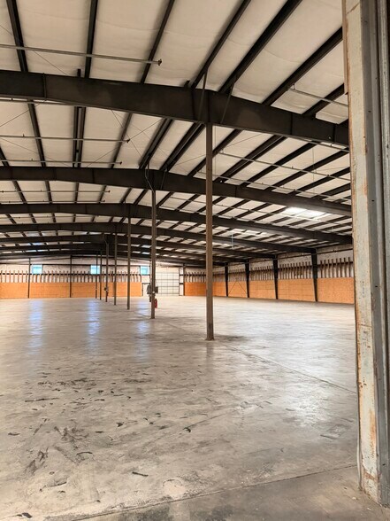 More Photos Of 281 Industrial Blvd, Bishopville Warehouse For Lease