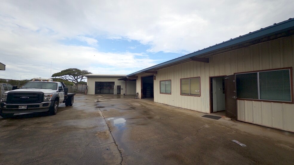 More Photos Of 500 Alakawa St, Honolulu Warehouse For Lease