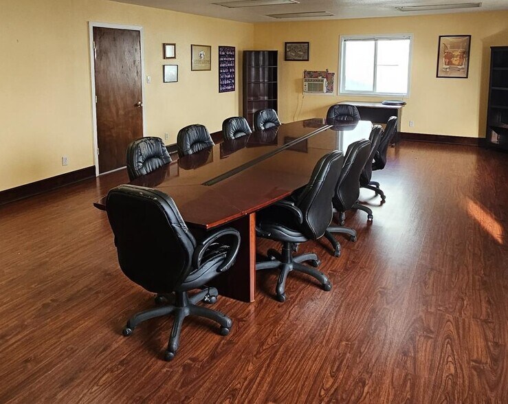 More Photos Of 3151 Waconda Rd NE, Gervais Warehouse For Lease